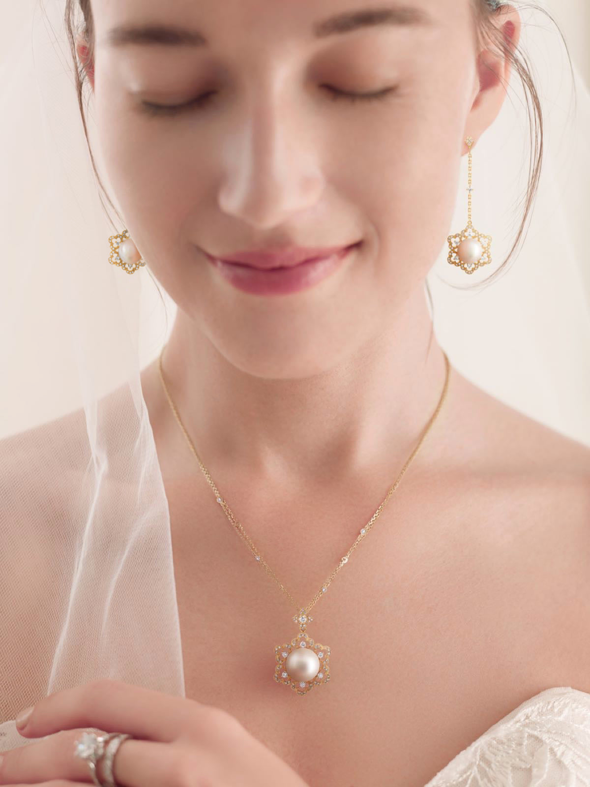 Load image into Gallery viewer, ROMAnce • 18K Yellow Gold Diamond and Seawater Pearls Necklace(Customized Service)
