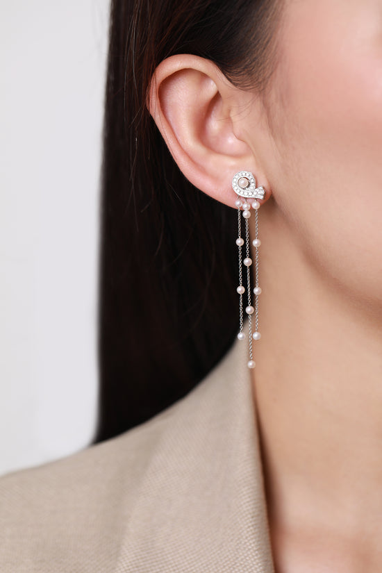 DATURA • ASTRA – Ohrringe aus 18 Karat weißem Glod-Diamant und Akoya-Perlen (individueller Service)