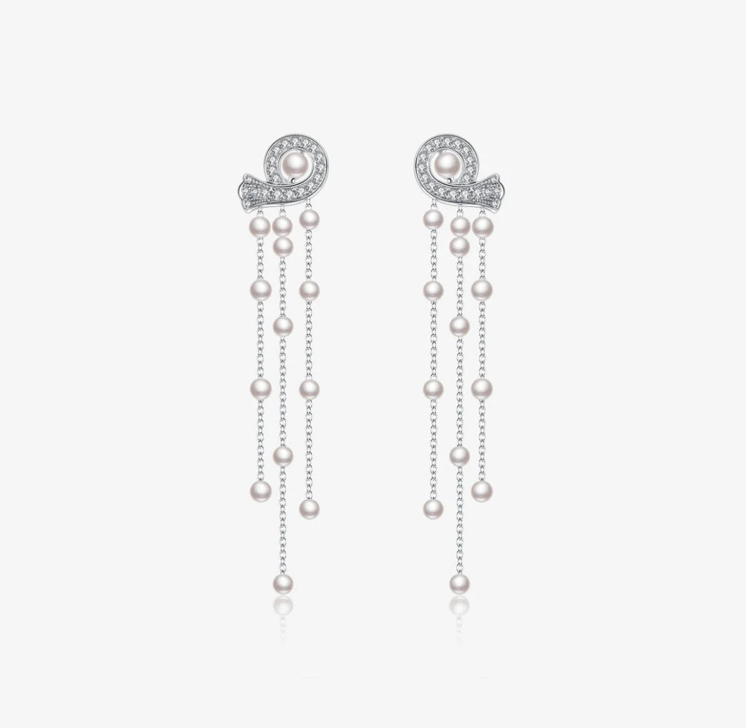 DATURA • ASTRA – Ohrringe aus 18 Karat weißem Glod-Diamant und Akoya-Perlen (individueller Service)