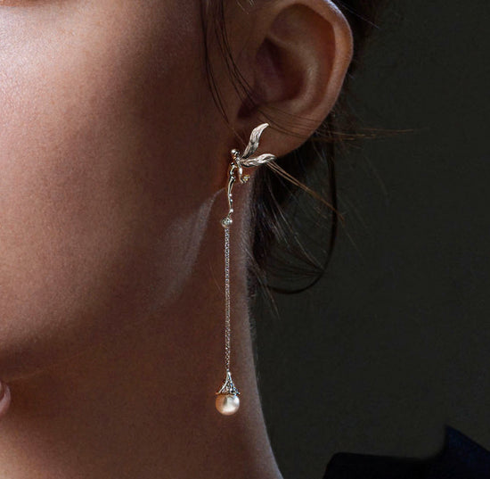 DATURA • ASTRA – Ohrring aus 18-karätigem Roségold mit Diamanten und Akoya-Perlen